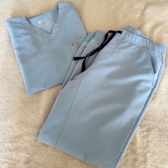 WEARFIGS DUSTY BLUE MENS SCRUBS TOP AND BOTTOM JOGGER MEDIUM - Picture 3 of 4